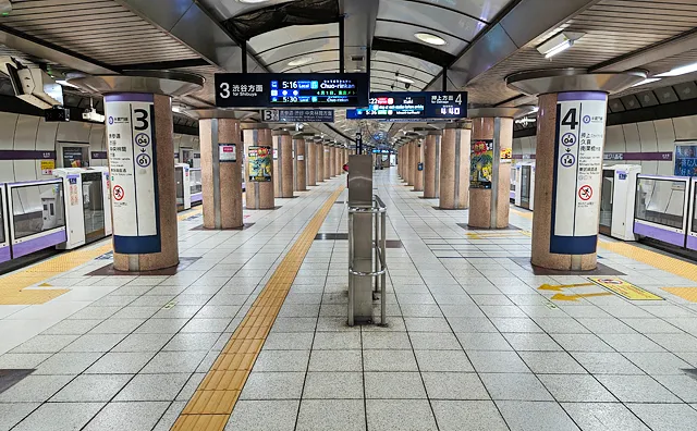 半蔵門線ホーム
