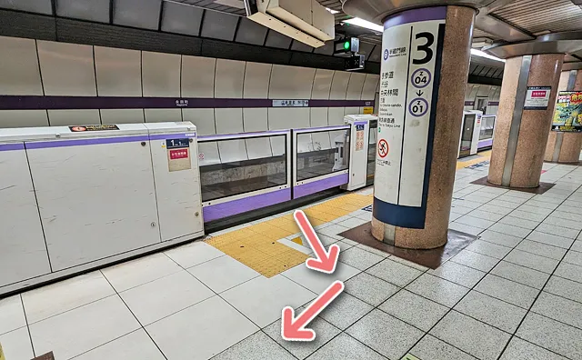 降りたら右へ