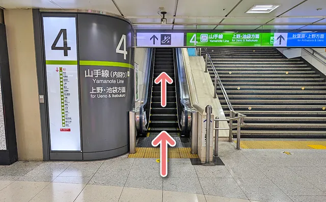 3・4番線のエスカレーター