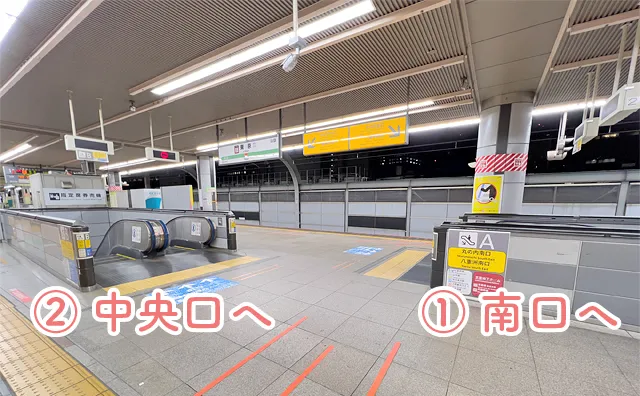 3号車3番ドアそばのエスカレーター