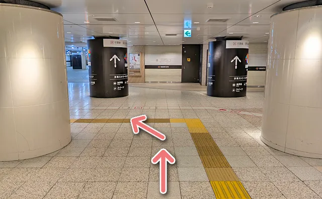 左斜め前に向きを変えます