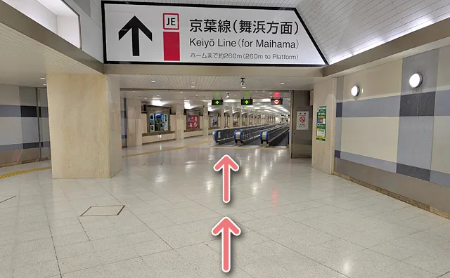 1つ目の動く歩道から20秒ほど進む