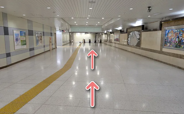 3つ目の動く歩道から35秒ほど進む