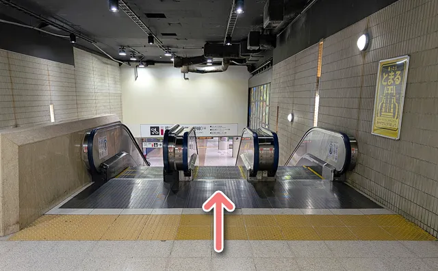 突き当たりのエスカレーター