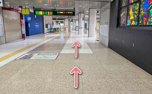 エスカレーターから15秒ほど進む