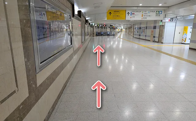 エスカレーターから30秒ほど進む