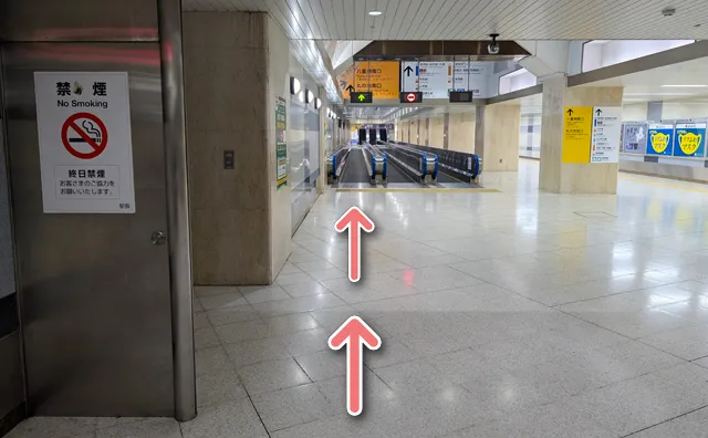 2つ目の動く歩道から20秒ほど進む